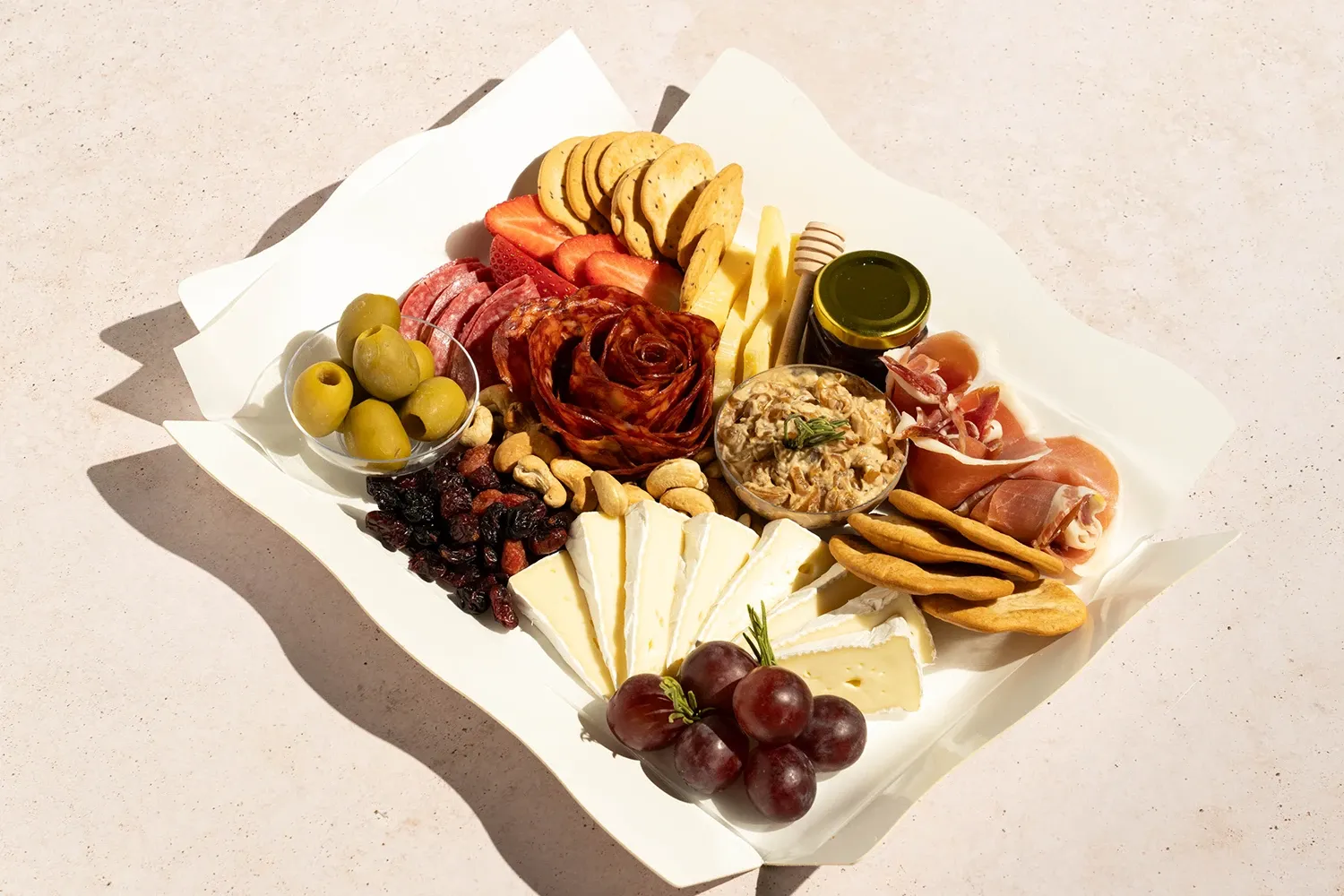 Encaja Tradicional — Tabla de quesos artesanales, embutidos ibéricos y frutos secos premium